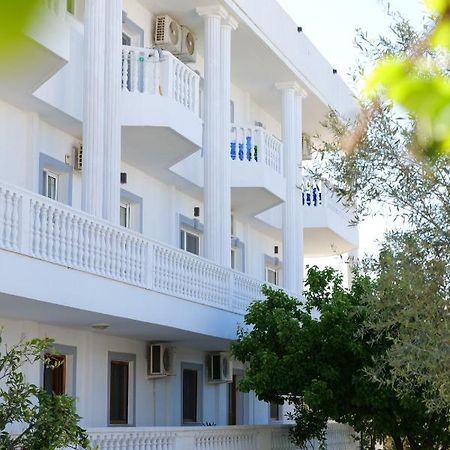 Vila Unique Aparthotel Ksamil Bagian luar foto
