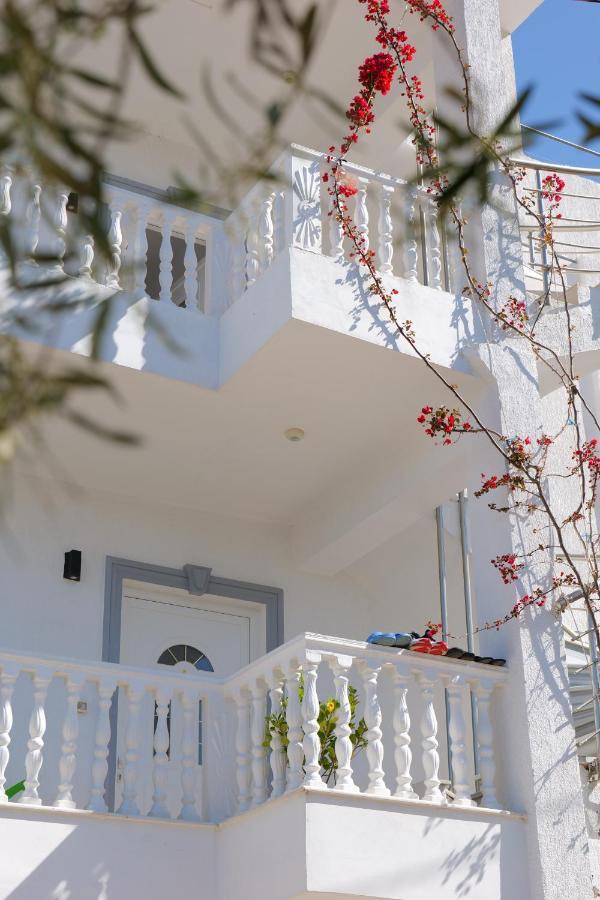 Vila Unique Aparthotel Ksamil Bagian luar foto