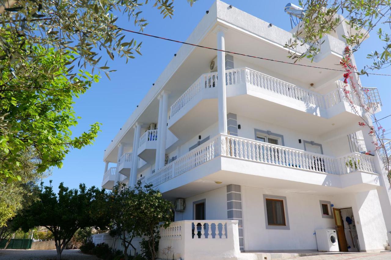 Vila Unique Aparthotel Ksamil Bagian luar foto