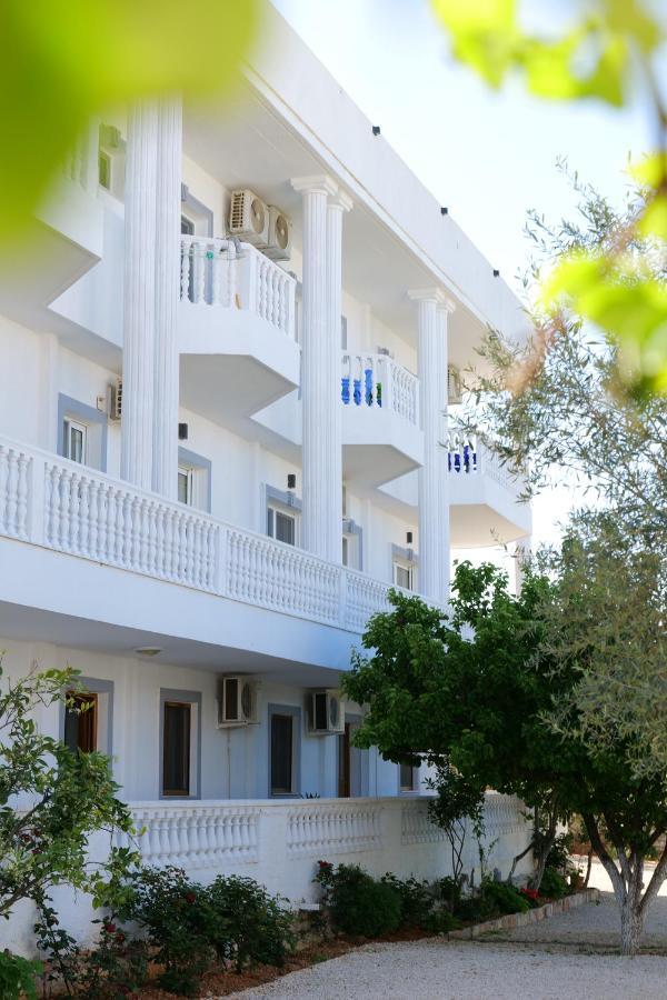 Vila Unique Aparthotel Ksamil Bagian luar foto