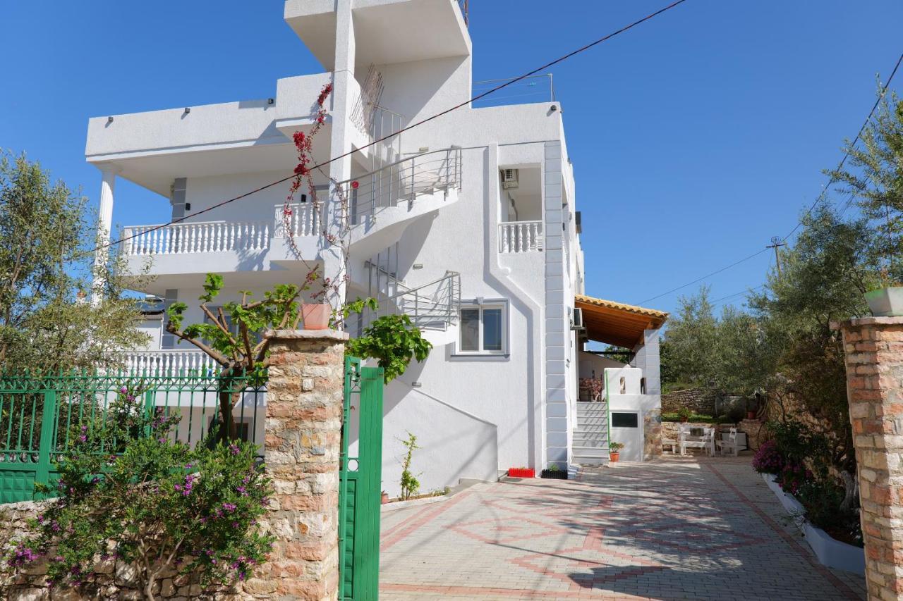 Vila Unique Aparthotel Ksamil Bagian luar foto